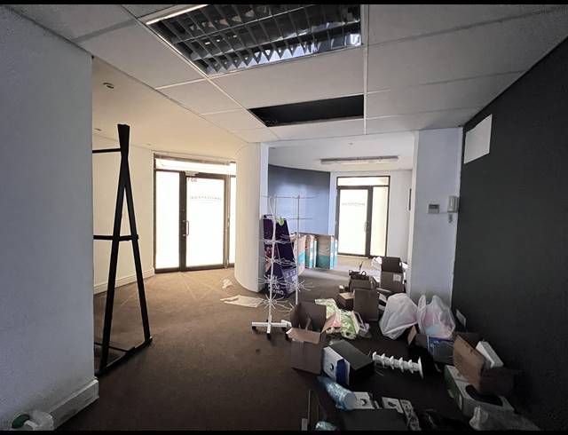 110M² OFFICE TO LET IN SEA POINT